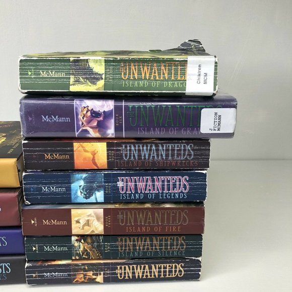 THE UNWANTEDS & QUESTS Lisa McMann Lot of 11 Island Dragon Paperback & Hardback - Picture 2 of 5